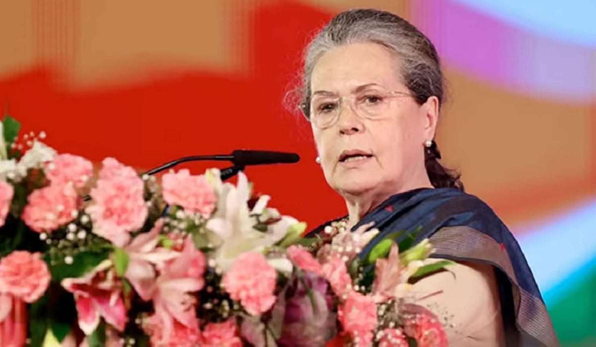 آزادی کی تحریک میں شریک نہ ہونے والی تنظیمیں گاندھی کی تعلیمات کی مخالف اور ان کے قتل کا ماحول بنانے والی قوتیں: سونیا گاندھی