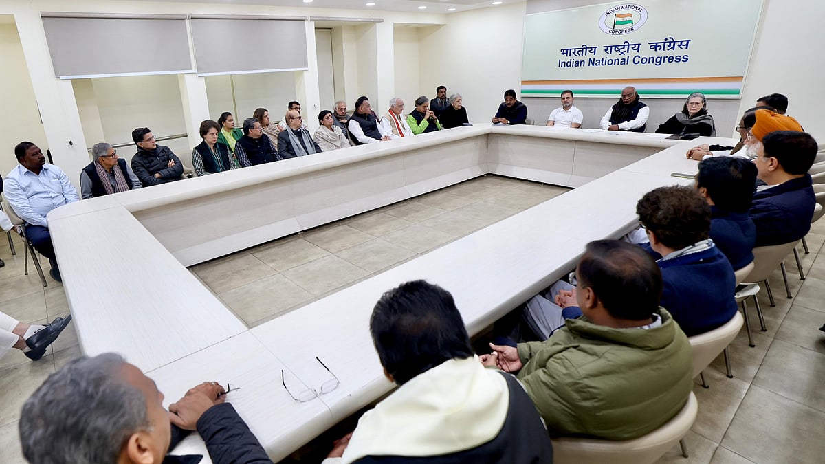 کانگریس ورکنگ کمیٹی کی میٹنگ میں ڈاکٹر منموہن سنگھ کو خراج عقیدت پیش، تعزیتی قرارداد منظور