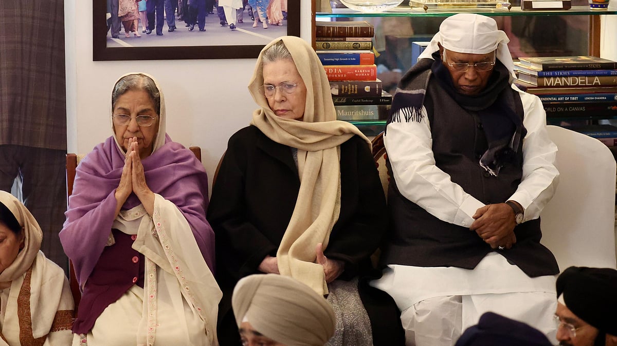 منموہن سنگھ کی یاد میں ان کے گھر پر ہوا ’اکھنڈ پاٹھ‘، سونیا گاندھی اور کھڑگے سمیت کئی سرکردہ لیڈران کی شرکت