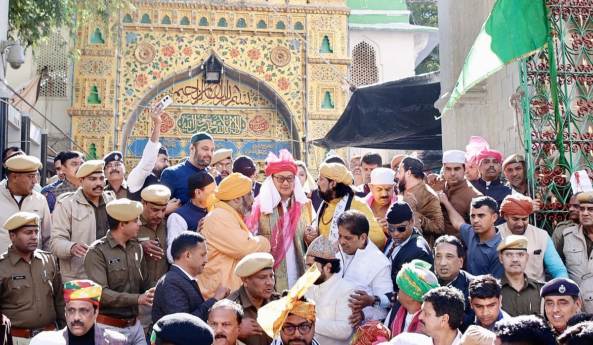 خواجہ غریب نوازؒ کے عرس پر وزیراعظم کی چادر پیش، کرن رجیجو نے دیا امن و بھائی چارے کا پیغام