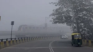 شدید ٹھنڈ اور کہرے کے سایے میں اتر پردیش، آرینج الرٹ جاری، 24 گھنٹے میں سردی سے 5 اموات