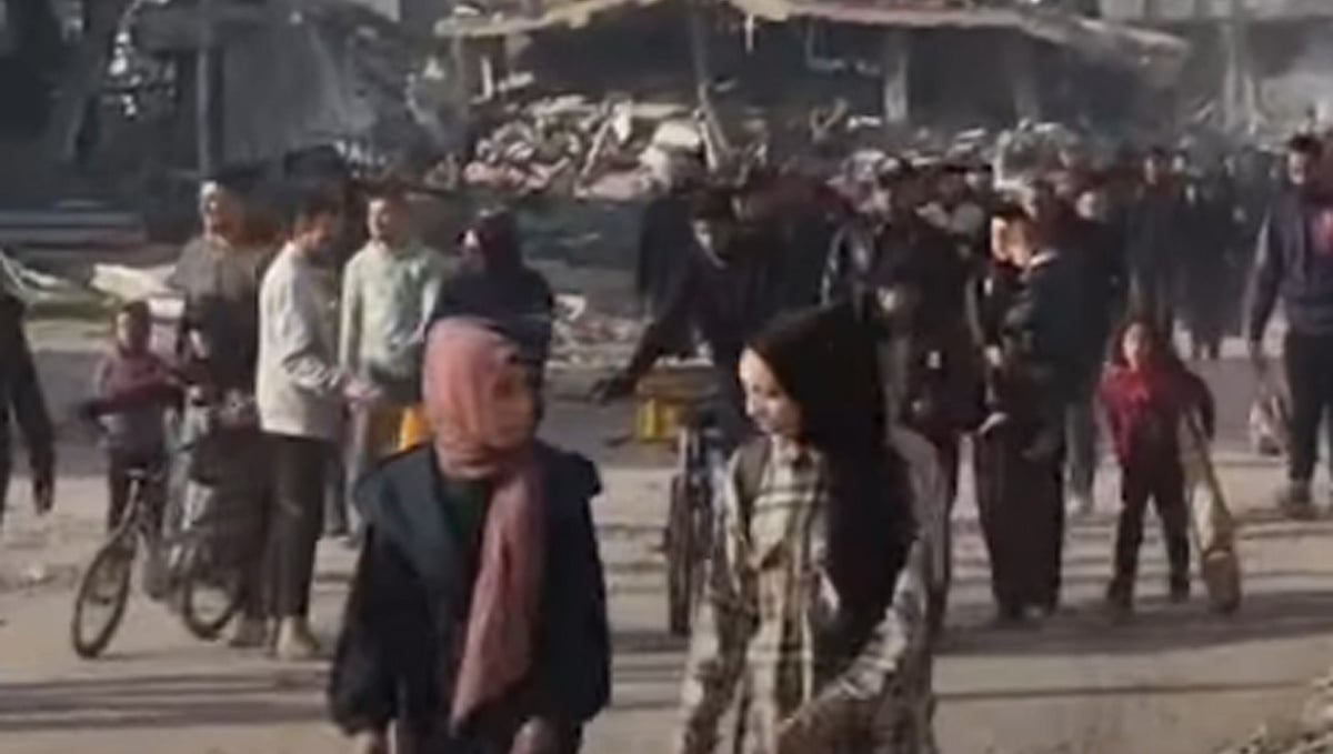 خانہ بدوش کی زندگی گزار رہے فلسطینیوں کی گھر واپسی شروع، راستے کی مشکلات کا بہادری سے کر رہے ہیں مقابلہ