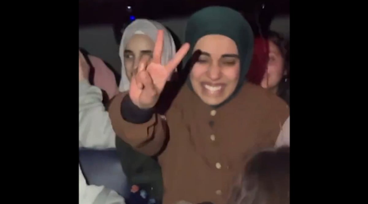 اسرائیل کی قید سے آزاد ہوئے 90 فلسطینیوں کا غزہ میں شاندار استقبال، پُرجوش نوجوانوں نے فتح کا پرچم لہرایا