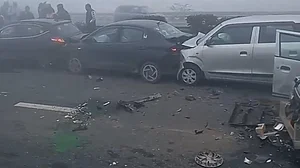 کہرے کا قہر: دہلی-میرٹھ ایکسپریس وے پر 25 گاڑیاں آپس میں ٹکرائیں، کئی افراد زخمی