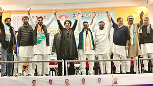 ’بھائیو-بہنو! پہچانیے، آپ کے ساتھ بہت بڑا کھیل ہو رہا ہے‘، مصطفیٰ آباد میں عآپ-بی جے پی پر پرینکا گاندھی کا حملہ