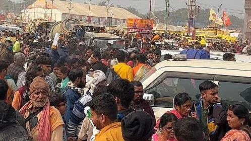گراؤنڈ رپورٹ: ’یہ کیسا عالیشان مہاکمبھ؟‘ عقیدتمندوں کے ساتھ ساتھ پولیس اہلکار بھی دبی زبان میں پوچھ رہے سوال