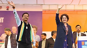 ’کیجریوال-مودی نے کروڑوں خرچ کر اپنا چہرہ چمکایا، ٹی وی دیکھ کر بھروسہ مت کیجیے‘، انتخابی اجلاس سے پرینکا گاندھی کا خطاب