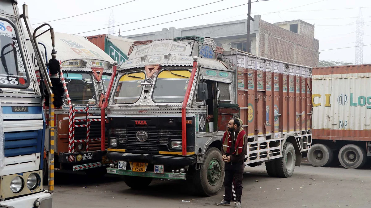 <div class="paragraphs"><p>ٹرکوں کی فائل تصویر / آئی اے این ایس</p></div>