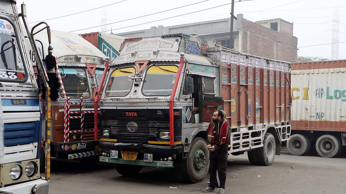 <div class="paragraphs"><p>ٹرکوں کی فائل تصویر / آئی اے این ایس</p></div>
