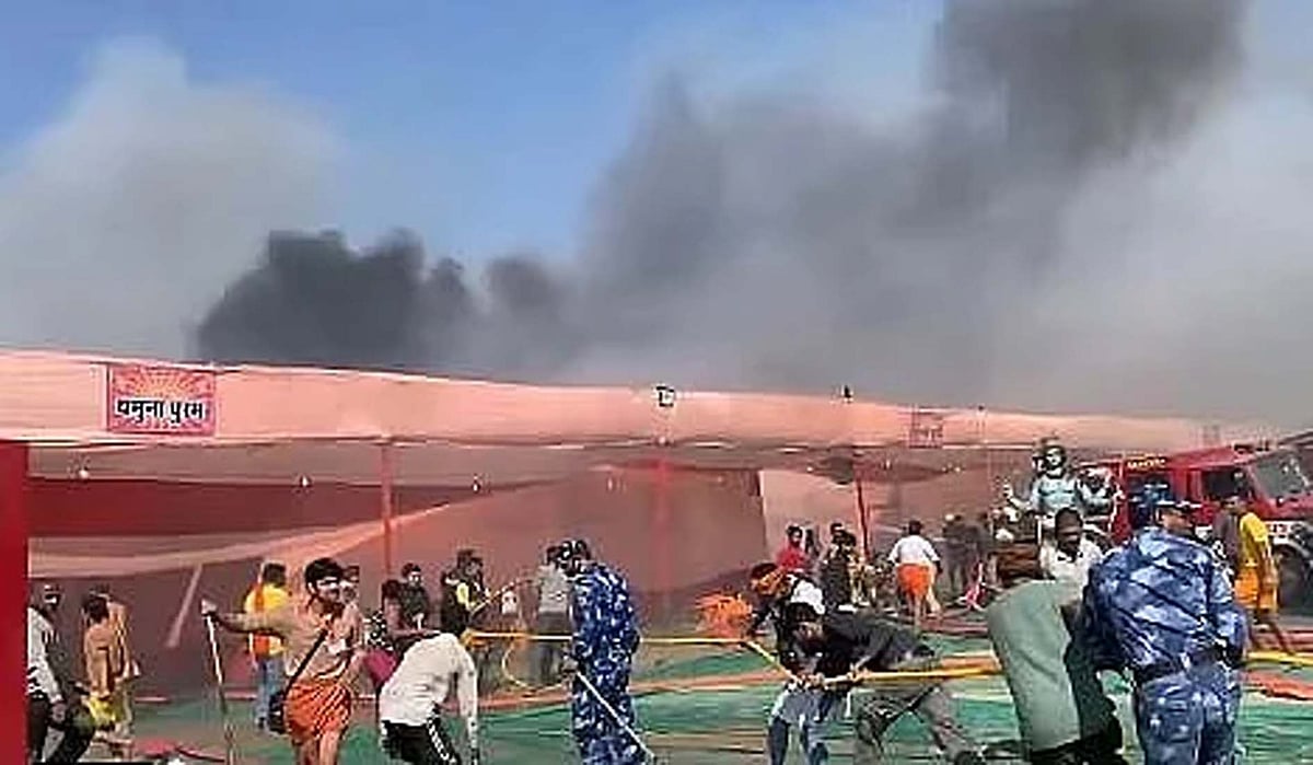 مہاکمبھ میلے میں پھر لگی آگ، 22 ٹینٹ جل کر راکھ، فائر بریگیڈ نے بروقت قابو پایا