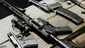 منی پور: گورنر کی اپیل کا اثر، بڑی تعداد میں لوگوں نے اسلحہ اور گولہ بارود لوٹائے