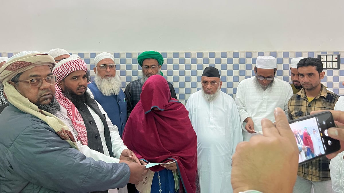 سنبھل سانحہ: جمعیۃ علماء گجرات کے وفد نے شہیدوں کے اہل خانہ سے کی ملاقات، مالی امداد و اظہارِ یکجہتی