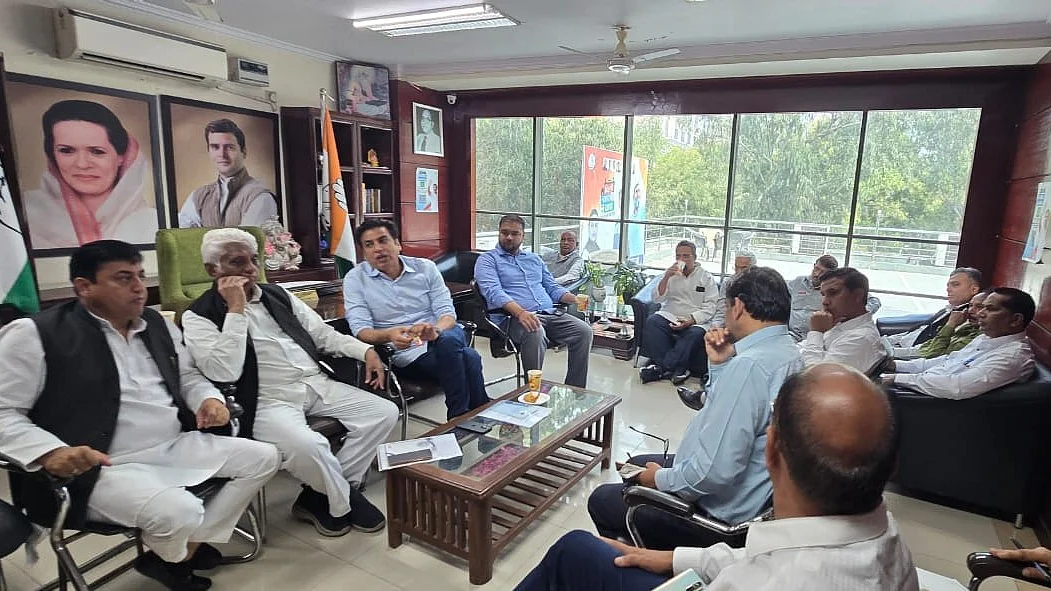 <div class="paragraphs"><p>دہلی کانگریس کے سرکردہ لیڈران میٹنگ کرتے ہوئے</p></div>