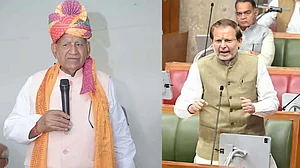 جلیبی، گوبر اور بدعنوانی! ہریانہ اسمبلی میں بی جے پی رہنما آمنے سامنے، کانگریس کا تحقیقات کا مطالبہ