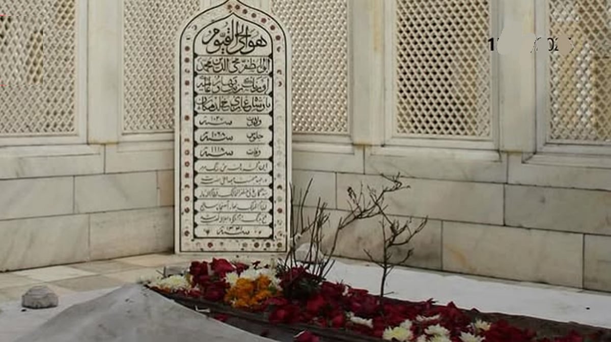 مہاراشٹر: 'اورنگ زیب کی قبر ہٹاؤ ورنہ اسے کار سیوک ہٹا دیں گے'، ہندو تنظیموں کی فڑنویس حکومت کو سخت وارننگ