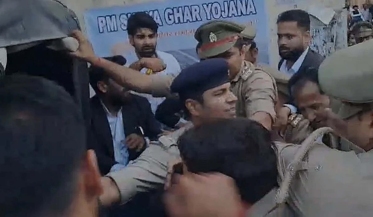 میرٹھ میں بیوی پر بوائے فرینڈ کے ہمراہ شوہر کو قتل کرنے کا الزام، وکیلوں نے عدالت میں دونوں کو پیٹا