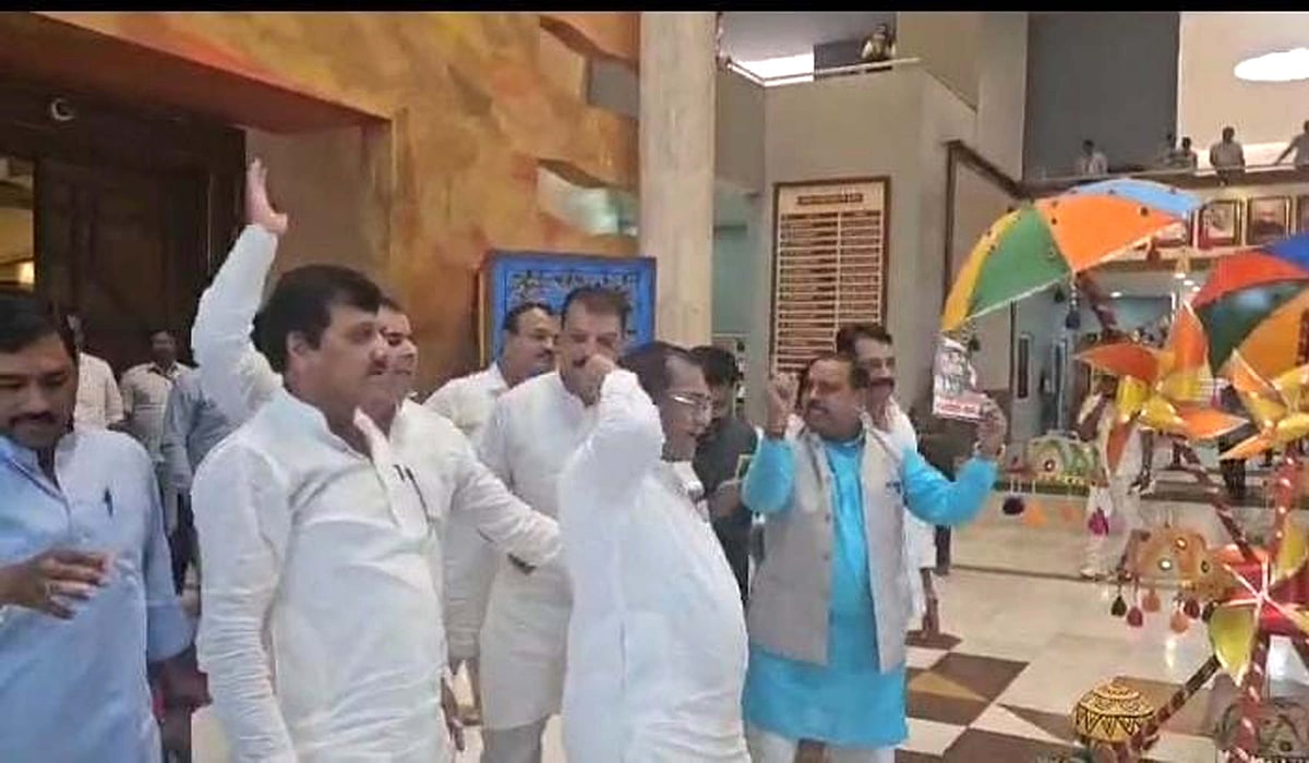 مدھیہ پردیش: ٹرانسپورٹ گھوٹالے پر کانگریس کا اسمبلی میں ہنگامہ، سی بی آئی جانچ کا مطالبہ