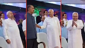نتیش کمار کی مبینہ طور پر قومی ترانے کی بے حرمتی پر ہنگامہ، اپوزیشن کا معافی کا مطالبہ