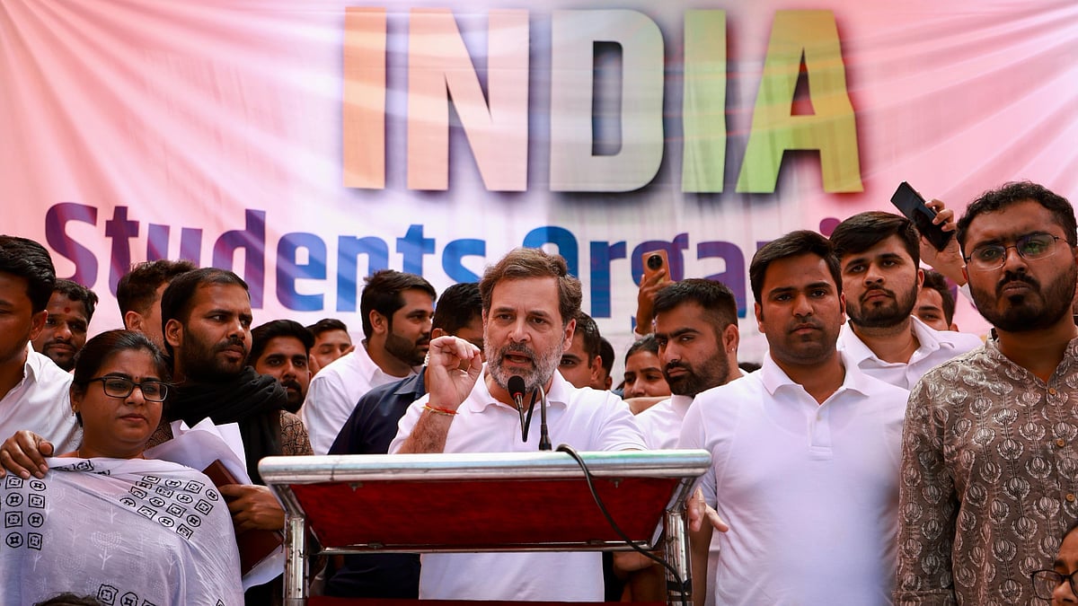 <div class="paragraphs"><p>مظاہرین طلبا سے خطاب کرتے ہوئے راہل گاندھی، تصویر @INCIndia</p></div>