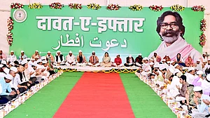 جھارکھنڈ کے وزیراعلیٰ ہیمنت سورین کی میزبانی میں دعوتِ افطار، امن و خوشحالی کی دعائیں مانگی گئیں