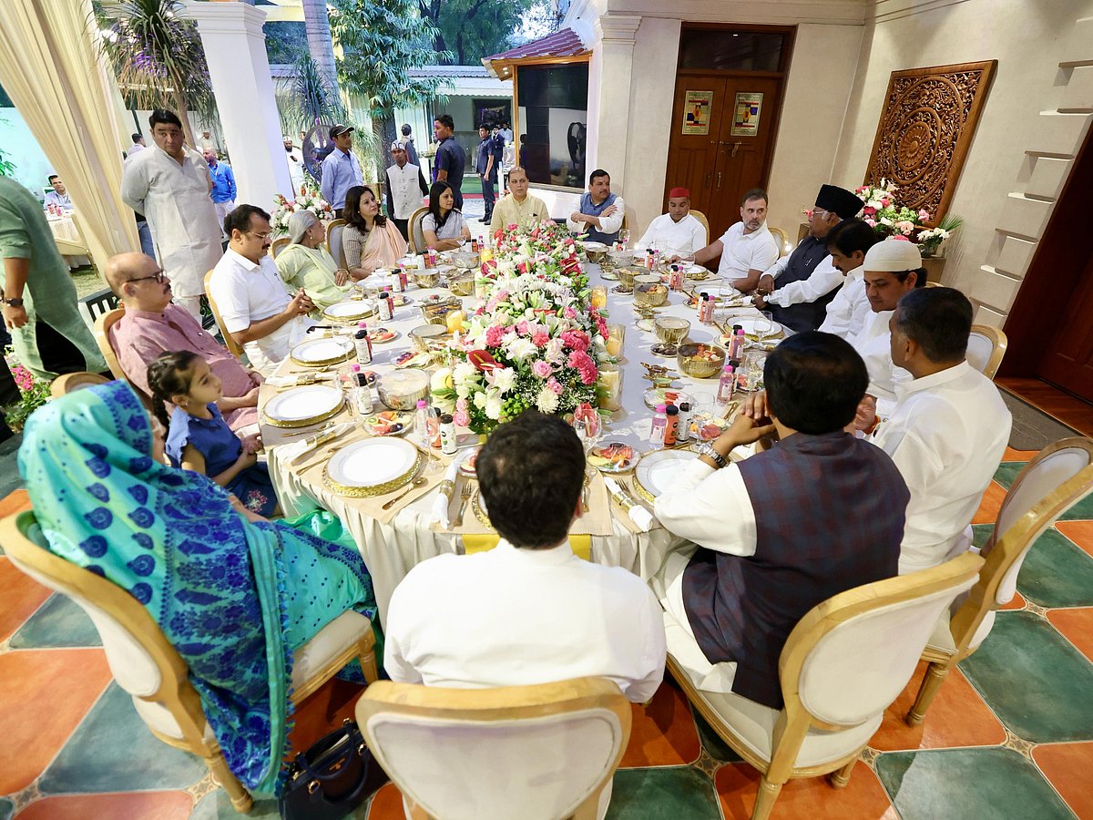 عمران پرتاپ گڑھی کی افطار پارٹی میں نظر آئے ’انڈیا اتحاد‘ کے لیڈران، راہل گاندھی اور ملکارجن کھڑگے کی بھی شرکت