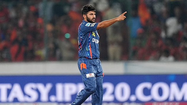 <div class="paragraphs"><p>پلیئر آف دی میچ شاردل ٹھاکر، تصویر @IPL</p></div>
