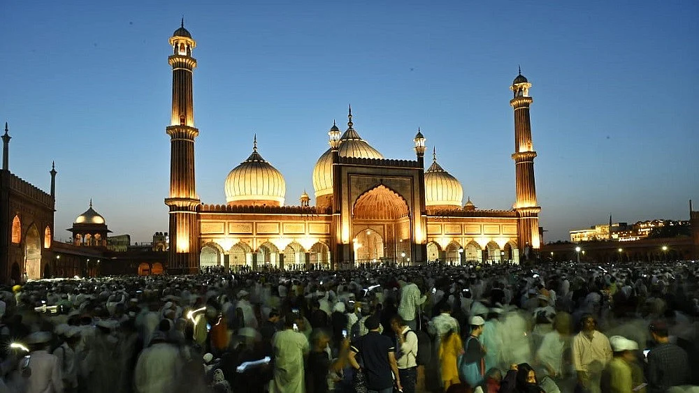 <div class="paragraphs"><p>ماہِ رمضان کی آخری جمعہ پر روح پرور نظارہ، تصویر ویپن/قومی آواز</p></div>