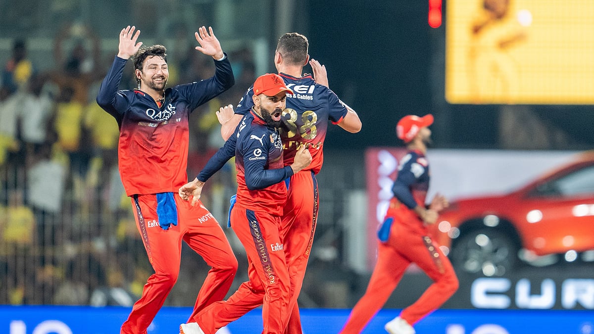 <div class="paragraphs"><p>جیت کے بعد بنگلورو کی ٹیم جشن مناتے ہوئے، تصویر&nbsp;<a href="https://x.com/IPL">@IPL</a></p></div>