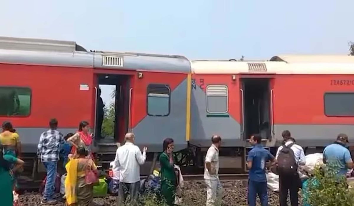 بنگلورو-کاماکھیا ایکسپریس کے 11 ڈبے پٹری سے اتر گئے، ایک ہلاک، 8 زخمی