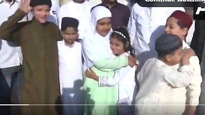دہلی، لکھنؤ سے سری نگر تک عید  کی نماز اد ا کی گئی، بچوں میں نظر آ یا جوش