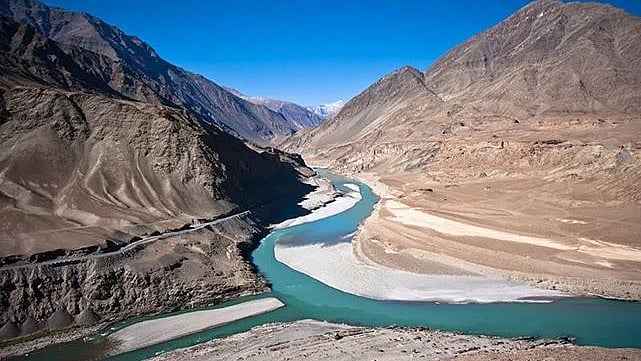 پاکستان کے لیے کھڑی ہونے والی ہے بڑی مشکل، سندھ ندی کے بعد ہندوستان راوی کا پانی روکنے پر کاربند