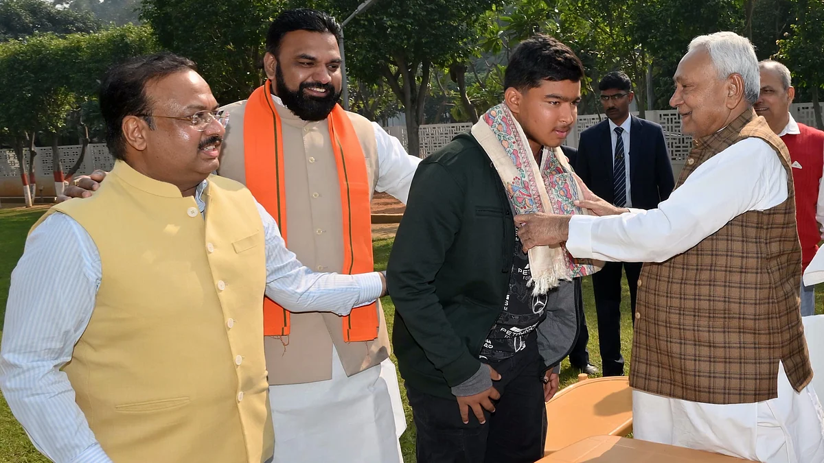 <div class="paragraphs"><p>نتیش کمار کی ویبھو سوریہ ونشی سے ملاقات کی پرانی تصویر۔ بشکریہ @NitishKumar</p></div>