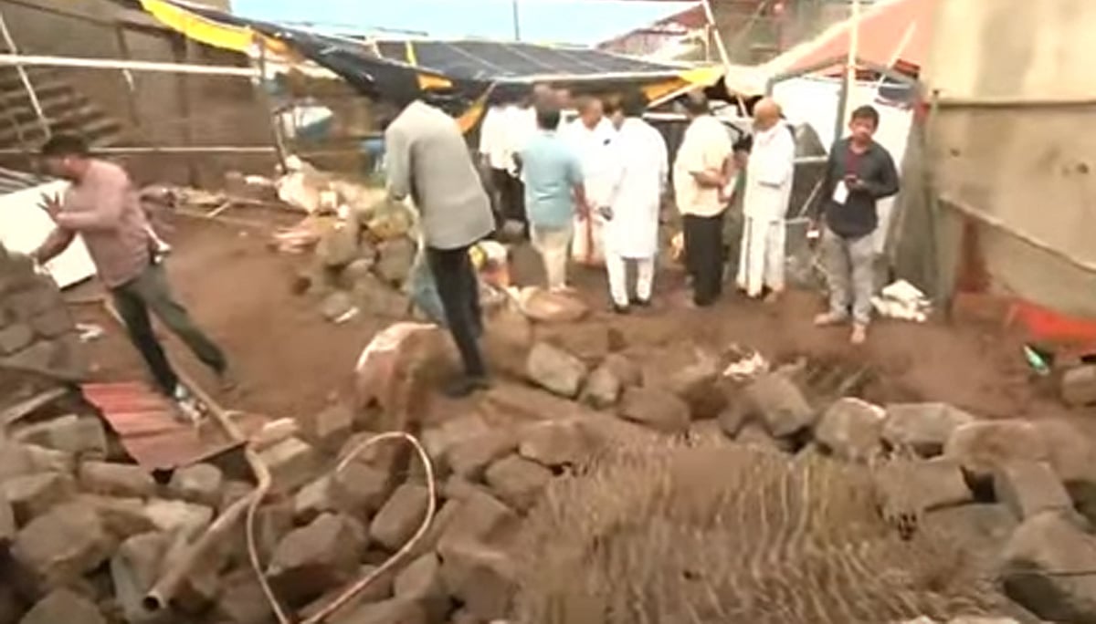 آندھرا پردیش: وشاکھاپٹنم میں مندر میں بڑا حادثہ، دیوار گرنے سے 8 افراد کی موت، کئی زخمی