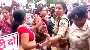 پٹنہ: بی پی ایس سی امیدواروں کا نتیش کمار کی رہائش گاہ کی جانب مارچ، پولیس کا لاٹھی چارج