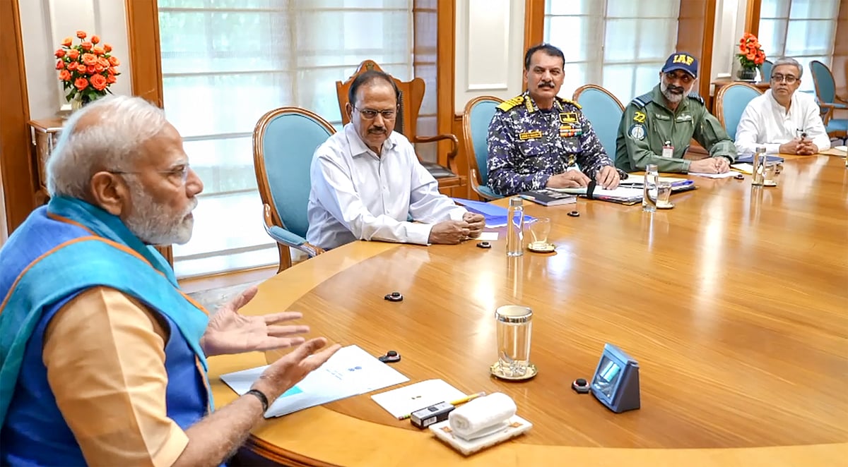 وزیر اعظم مودی کی اعلیٰ سطحی میٹنگ، پاکستان کو سخت جواب دینے کی حکمت عملی پر غور