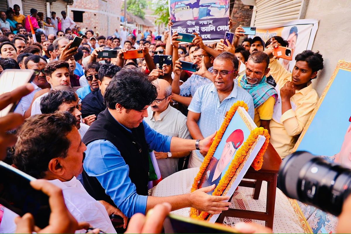 ملک کے لیے جان قربان کرنے والے جھنتو علی شیخ کے اہل خانہ سے عمران پرتاپ گڑھی کی ملاقات