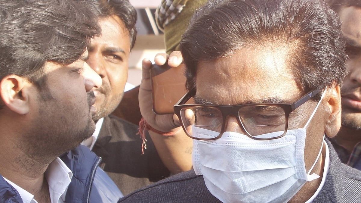 ونگ کمانڈر ویومیکا سنگھ پر متنازع بیان کے بعد توڑ پھوڑ