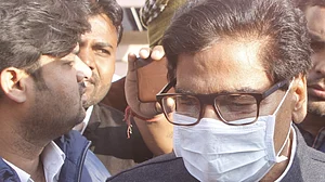 ونگ کمانڈر ویومیکا سنگھ پر متنازع بیان کے بعد توڑ پھوڑ