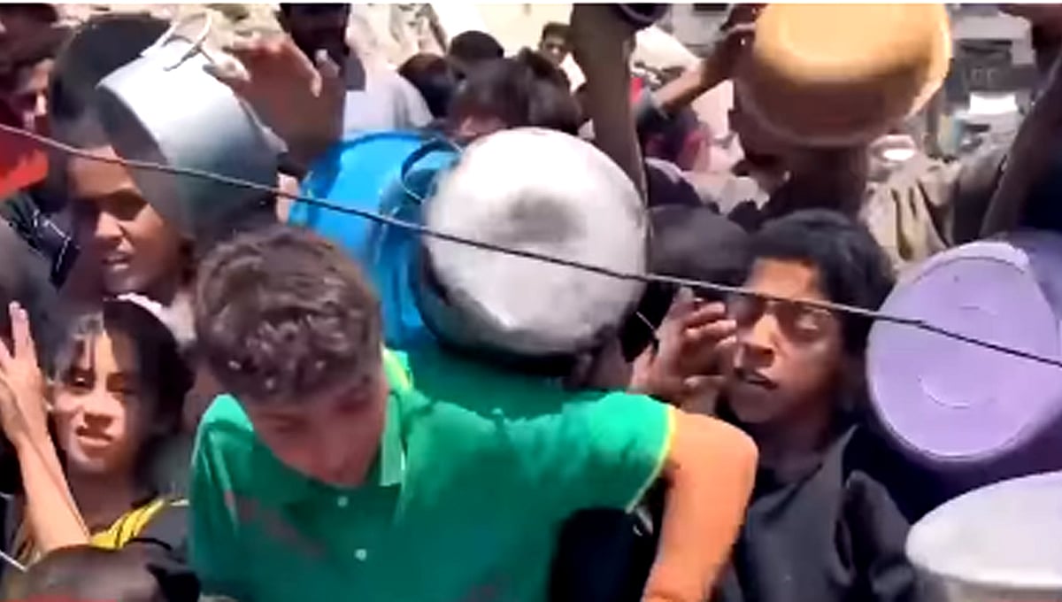 غزہ میں حالات انتہائی خراب، عوام کو بھکمری کا سامنا، راحتی اشیاء کے درجنوں ٹرک بیچ راستے میں ہی لوٹ لیے گئے
