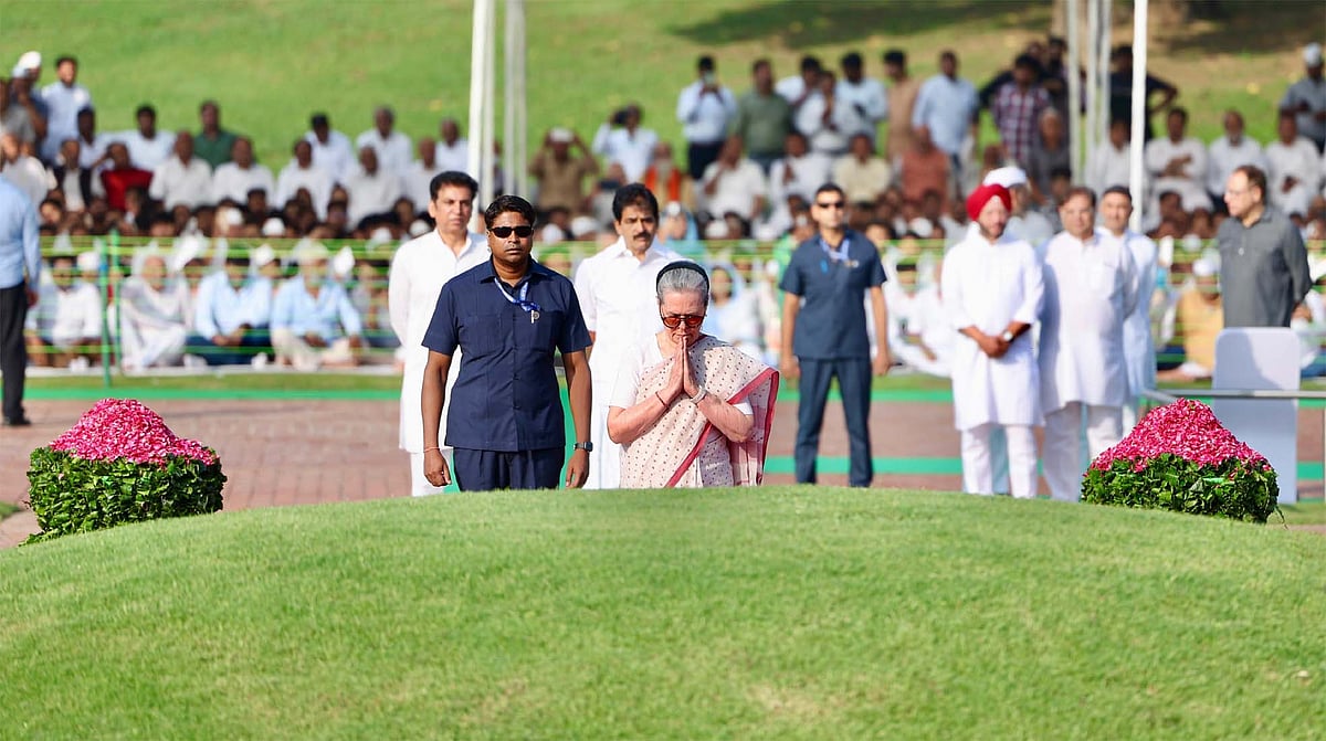 پنڈت نہرو کی برسی: سونیا گاندھی کی شانتی ون میں حاضری، راہل گاندھی اور کھڑگے نے پیش کیا خراجِ عقیدت