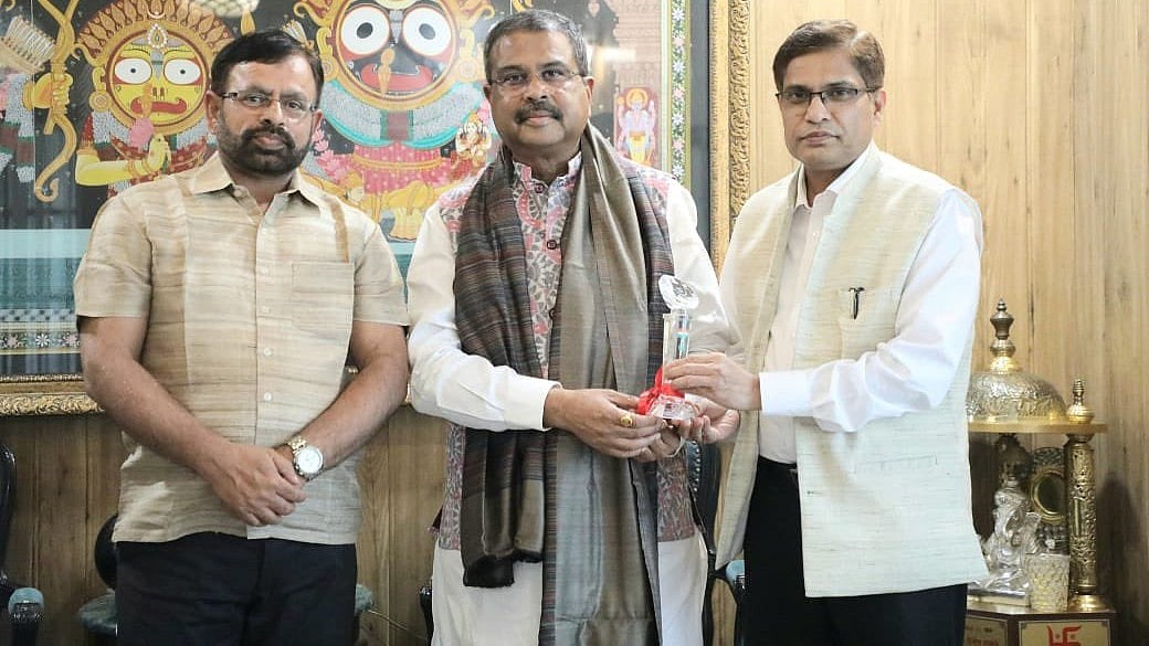 جامعہ ملیہ اسلامیہ میں میڈیکل کالج شروع کرنے کی تیاری، وائس چانسلر پروفیسر مظہر آصف نے مرکزی وزیر تعلیم سے کی ملاقات