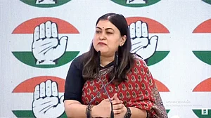 سیاسی ناکامیوں کا بوجھ مانگ کے سندور پر نہ ڈالیں، راگنی نایک کا مودی حکومت پر شدید حملہ