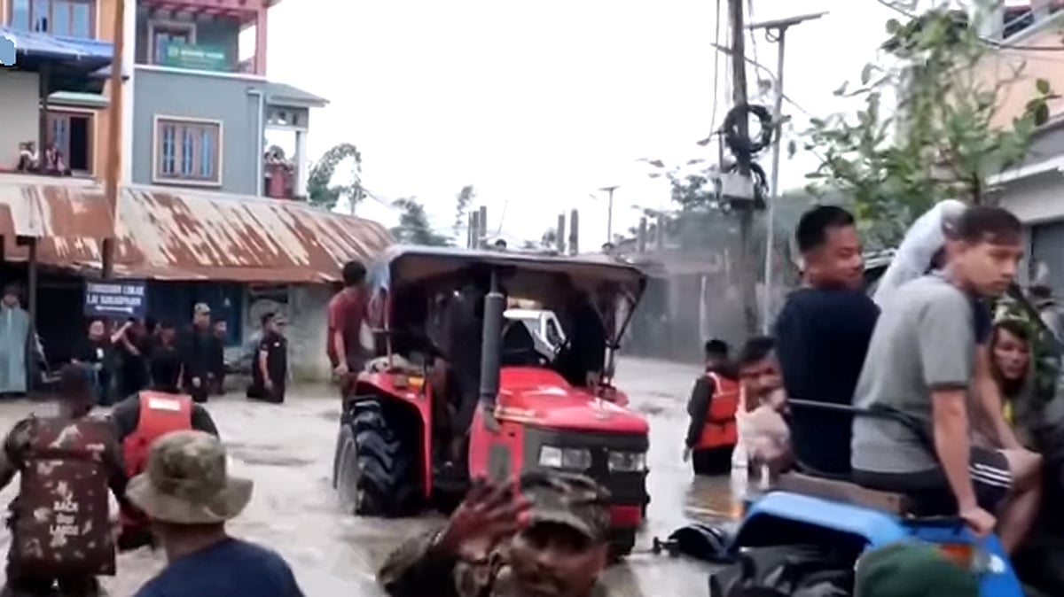 شمال مشرقی ریاستوں میں بارش اور سیلاب سے تباہی، کئی علاقے زیر آب، ہزاروں لوگ پھنسے