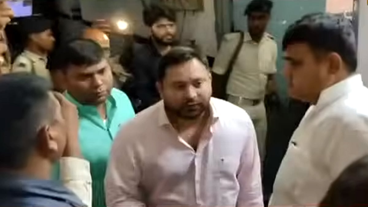 سڑک حادثے میں بال بال بچے تیجسوی یادو، قافلے میں گھسا بے قابو ٹرک، 3 سیکوریٹی اہلکار زخمی