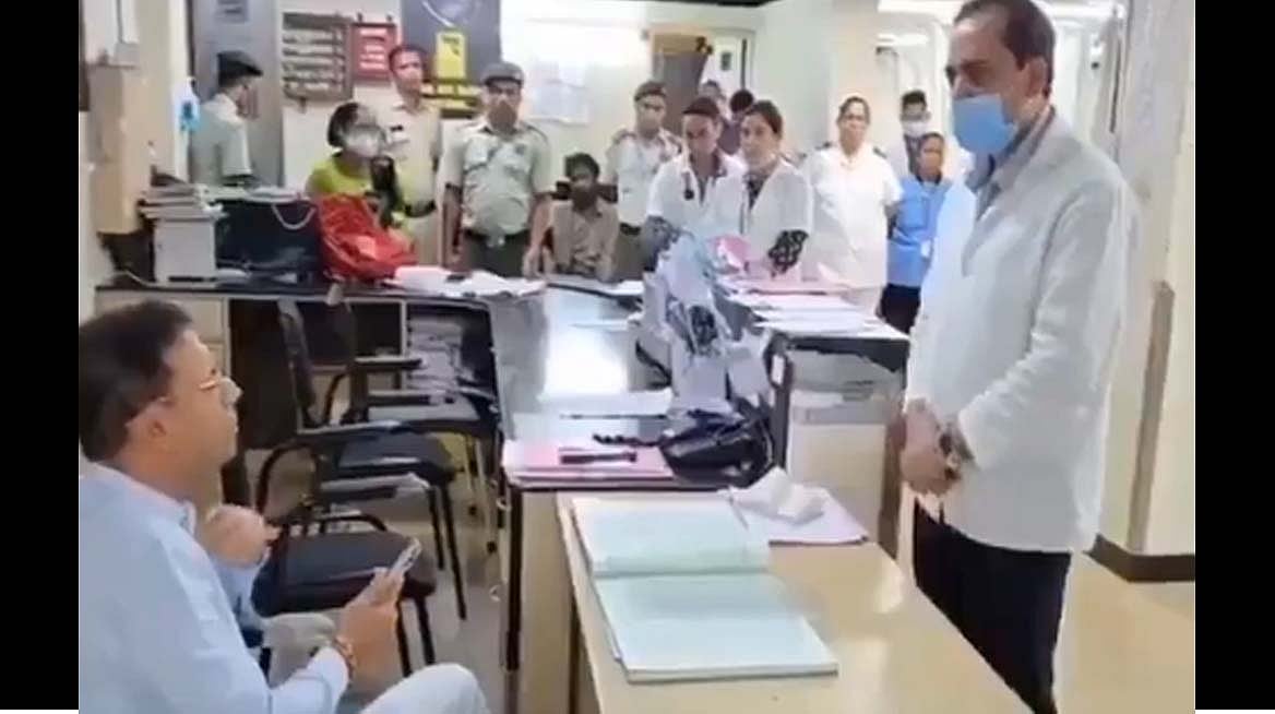 گوا کے وزیرِ صحت وشوجیت رانے کی جانب سے سینئر ڈاکٹر کی تذلیل، کانگریس نے رویے کو شرمناک قرار دیا