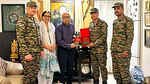 کرگل وجے دیوس: کیپٹن وجینت تھاپر سمیت 65 شہیدوں کے اہل خانہ کی فوج نے عزت افزائی کی