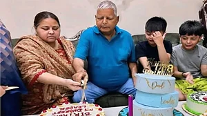 لالو پرساد ہوئے 78 کے، کنبہ اور پارٹی کارکنوں میں جشن، راہل سمیت کئی سیاسی رہنماؤں نے دی مبارک باد