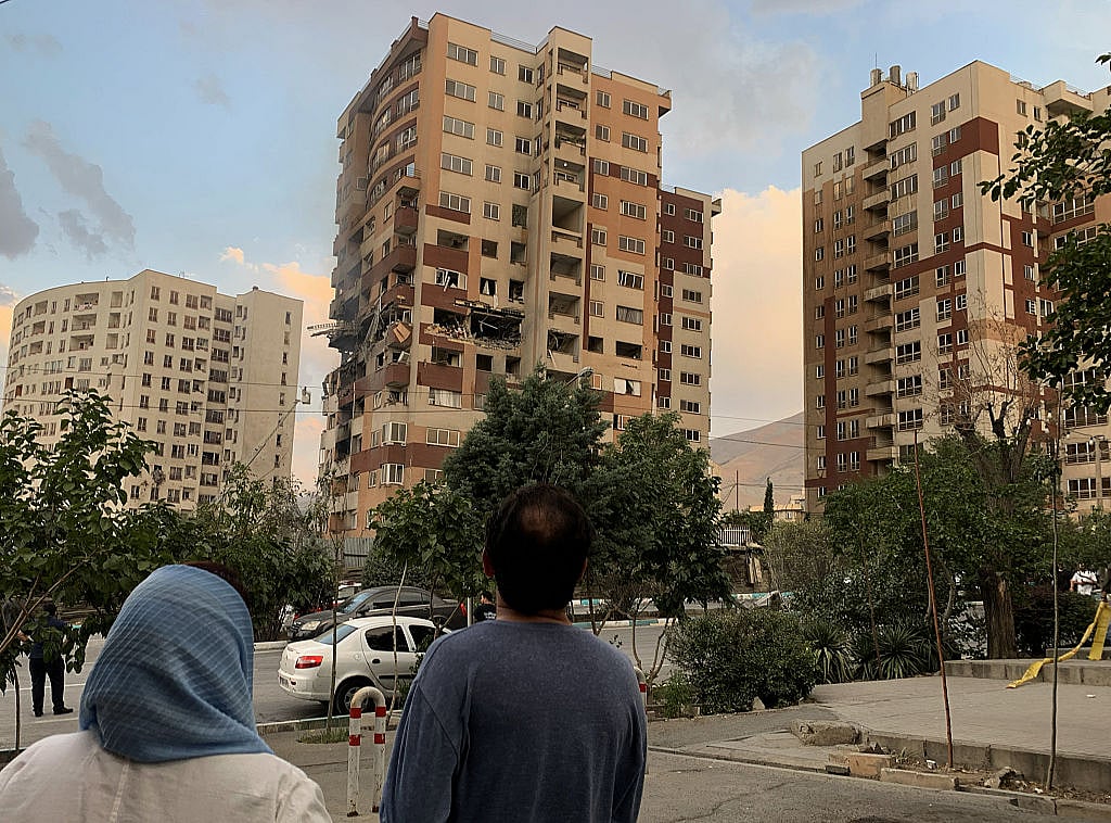 ایران پر اسرائیل کا حملہ: ہندوستان نے شہریوں کے لیے جاری کی ایمرجنسی ایڈوائزری