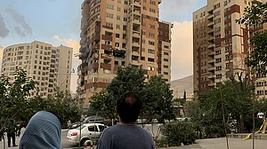 ایران پر اسرائیل کا حملہ: ہندوستان نے شہریوں کے لیے جاری کی ایمرجنسی ایڈوائزری