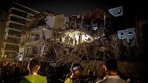 ایران کی 24 گھنٹوں میں تیسری جوابی کارروائی، اسرائیل میں عمارتیں تباہ، تل ابیب دہل گیا